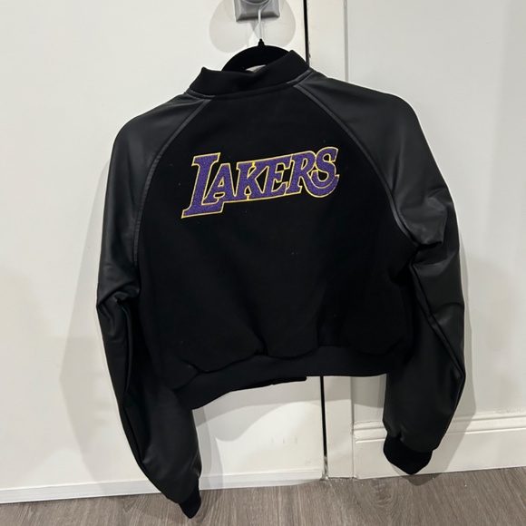 LAKERS - Picture 2 of 2